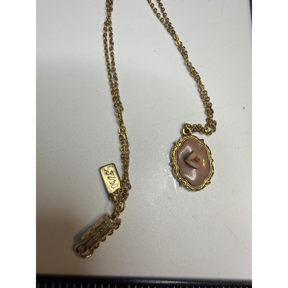 1928 Jewelry Gold Tone Pink Porcelain Rose Cameo Pendant Necklace Barrel Clasp